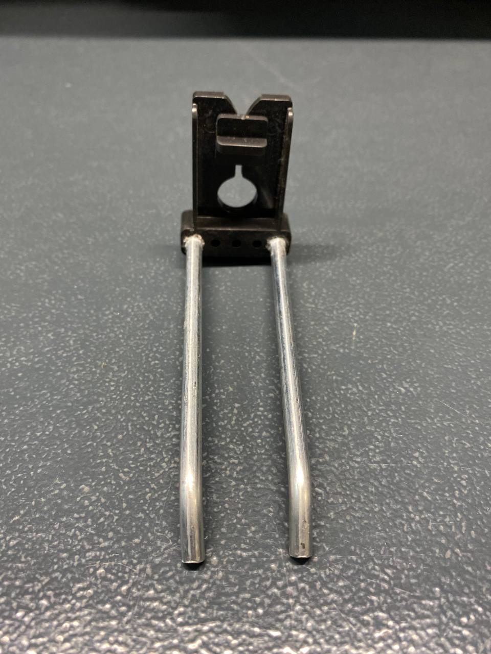 Крючок двойной 100 мм